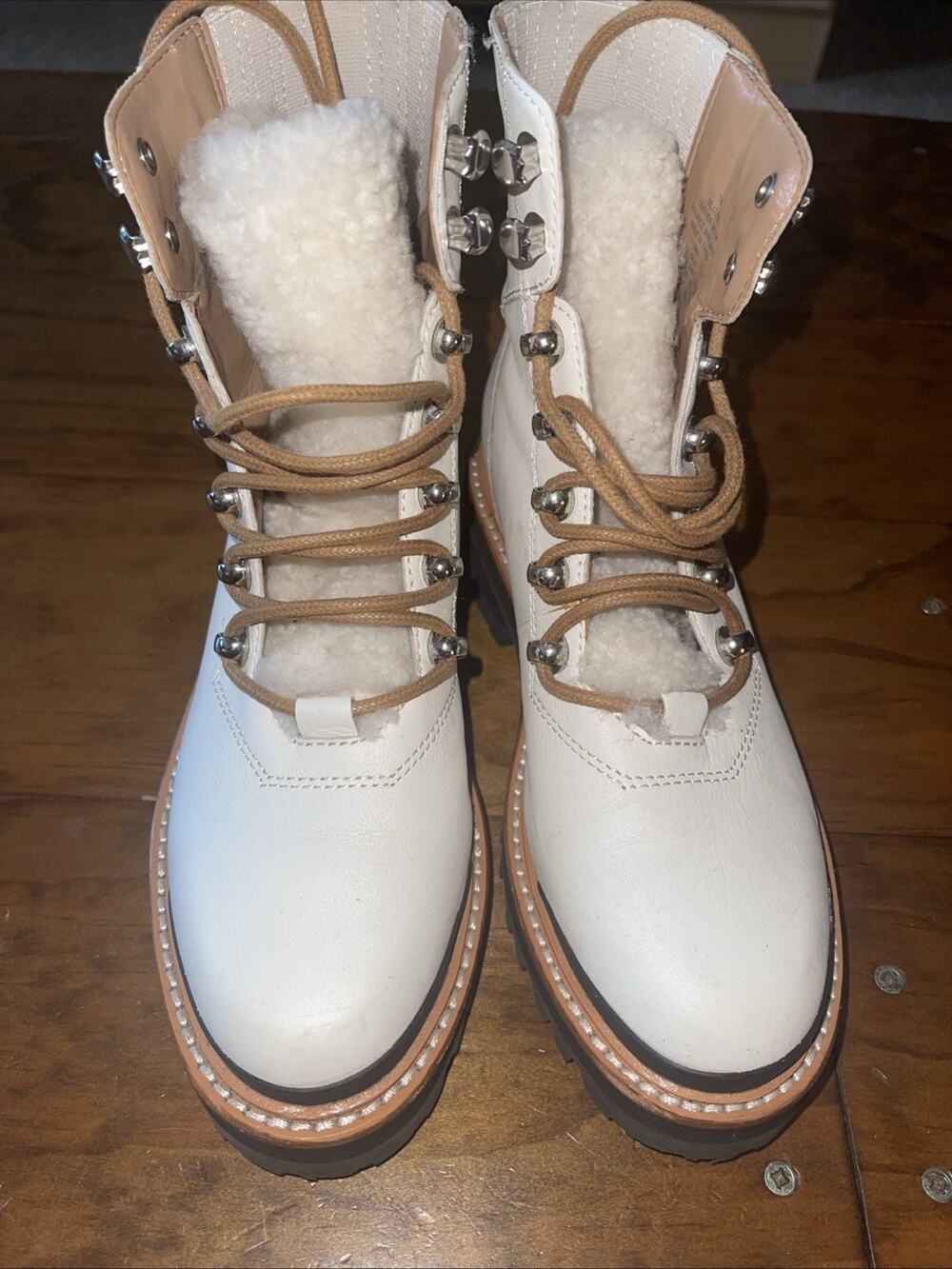 MARC FISHER Women's Izzie Round Toe Ivory Leather Lug Sole Shearling Boots Sz 5
